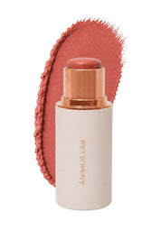 Blush Balm tono Cinnamon — stick y swatch canela rosado